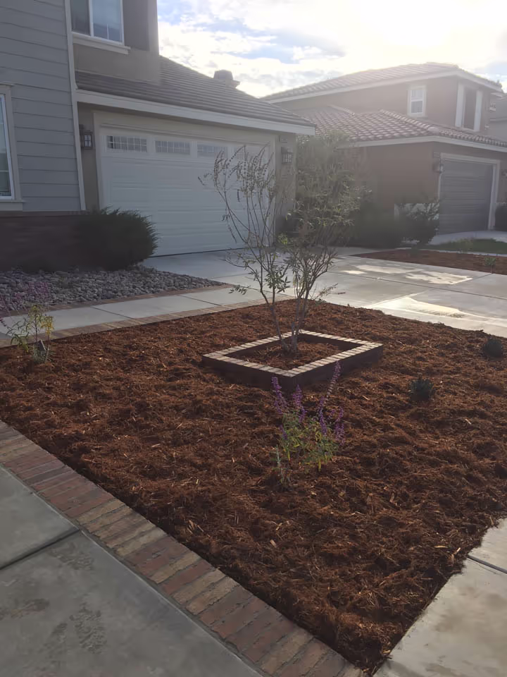 Residential Concrete Planters Flatwork Walkways — photo 8